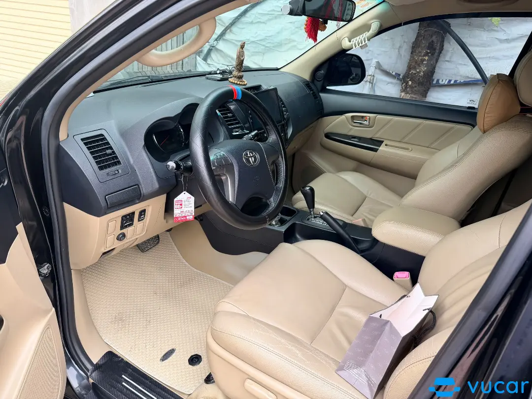 Fortuner - AT 2016 - Nội thất 1