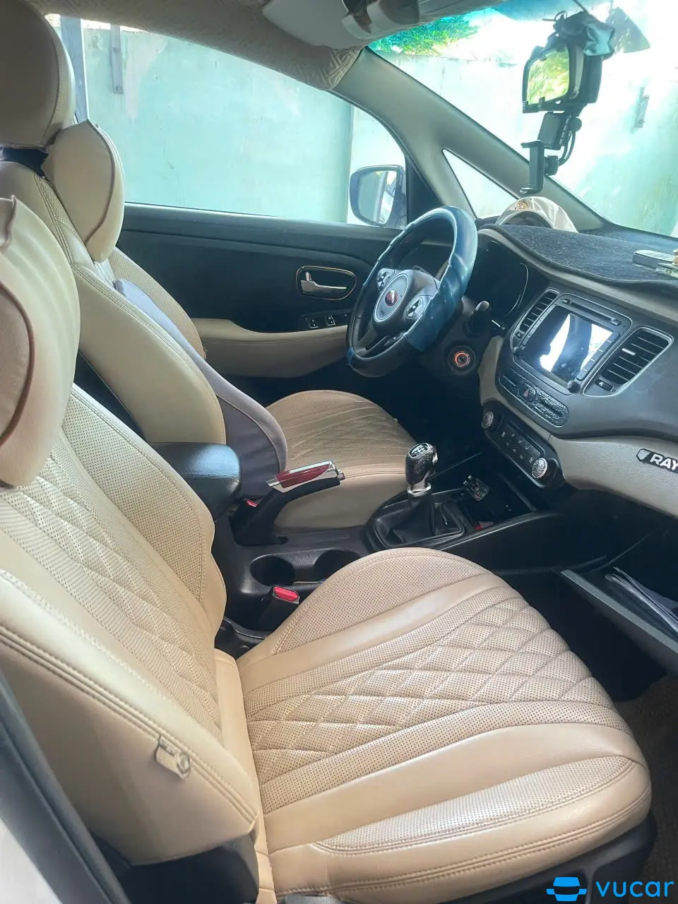 Kia Rondo 2.0 MT 2017 - Nội thất 2
