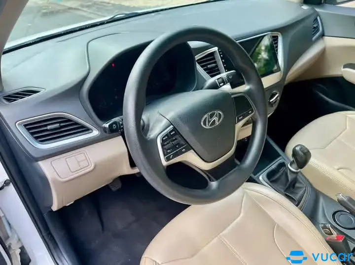 Hyundai Accent 1.4 MT Base 2019 - Nội thất 11