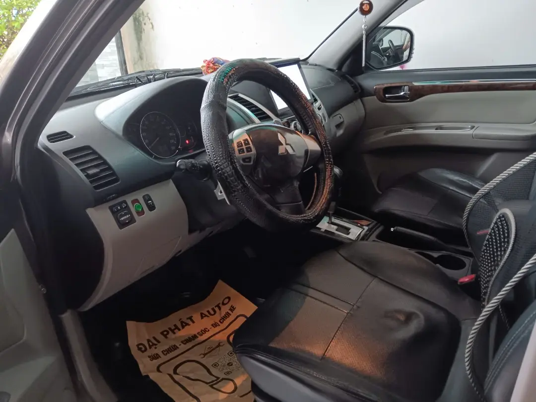 Mitsubishi Pajero Sport D 4x2 AT 2013 - Nội thất 2