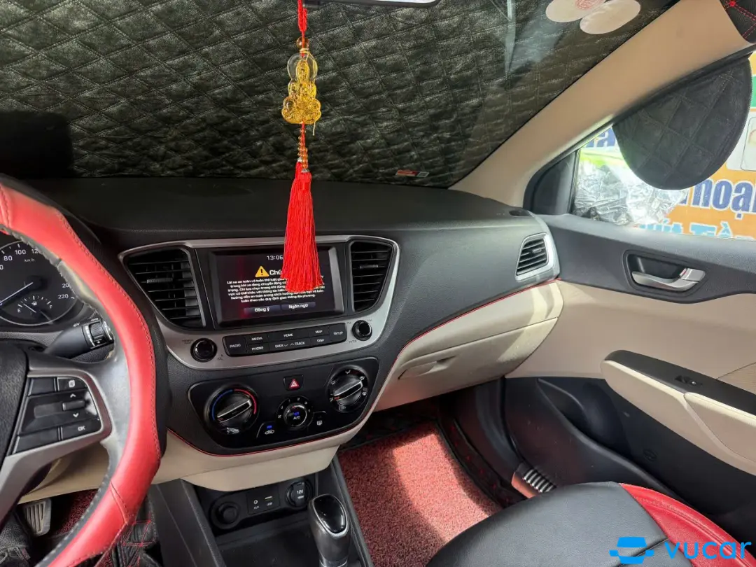 Hyundai Accent 1.4 AT 2018 - Nội thất 2