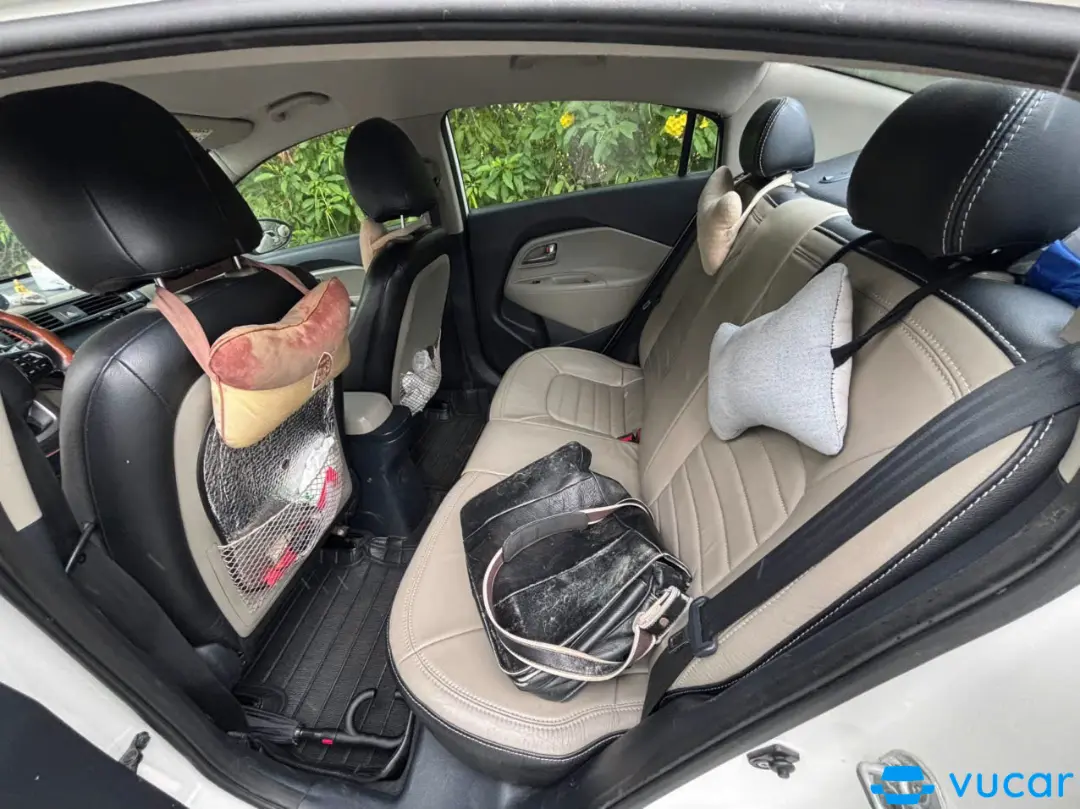 Kia Rio 1.4 AT 2015 - Nội thất 4