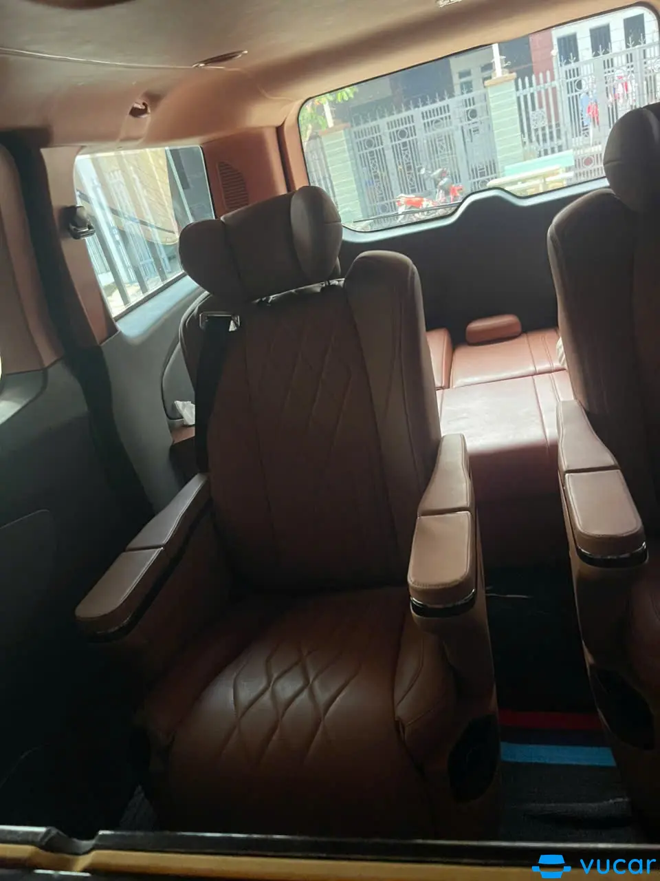 Ford Tourneo Titanium 2.0 AT 2019 - Nội thất 2