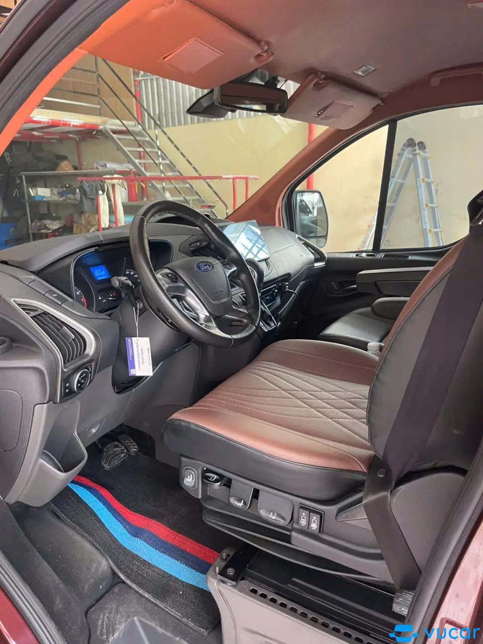 Ford Tourneo Titanium 2.0 AT 2019 - Nội thất 1