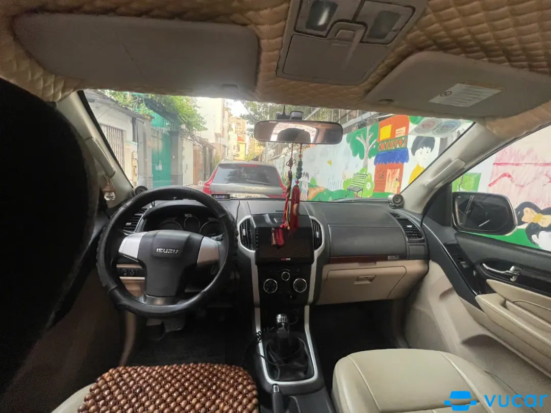 Isuzu Mu-x 1.9 MT 2019 - Nội thất 3