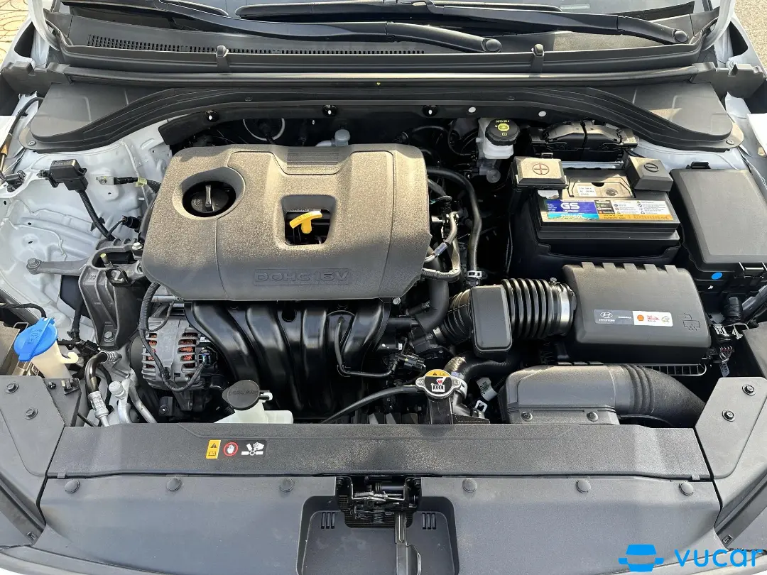 Elantra form 2021 sản xuất 2022 màu trắng - Khoang động cơ 1