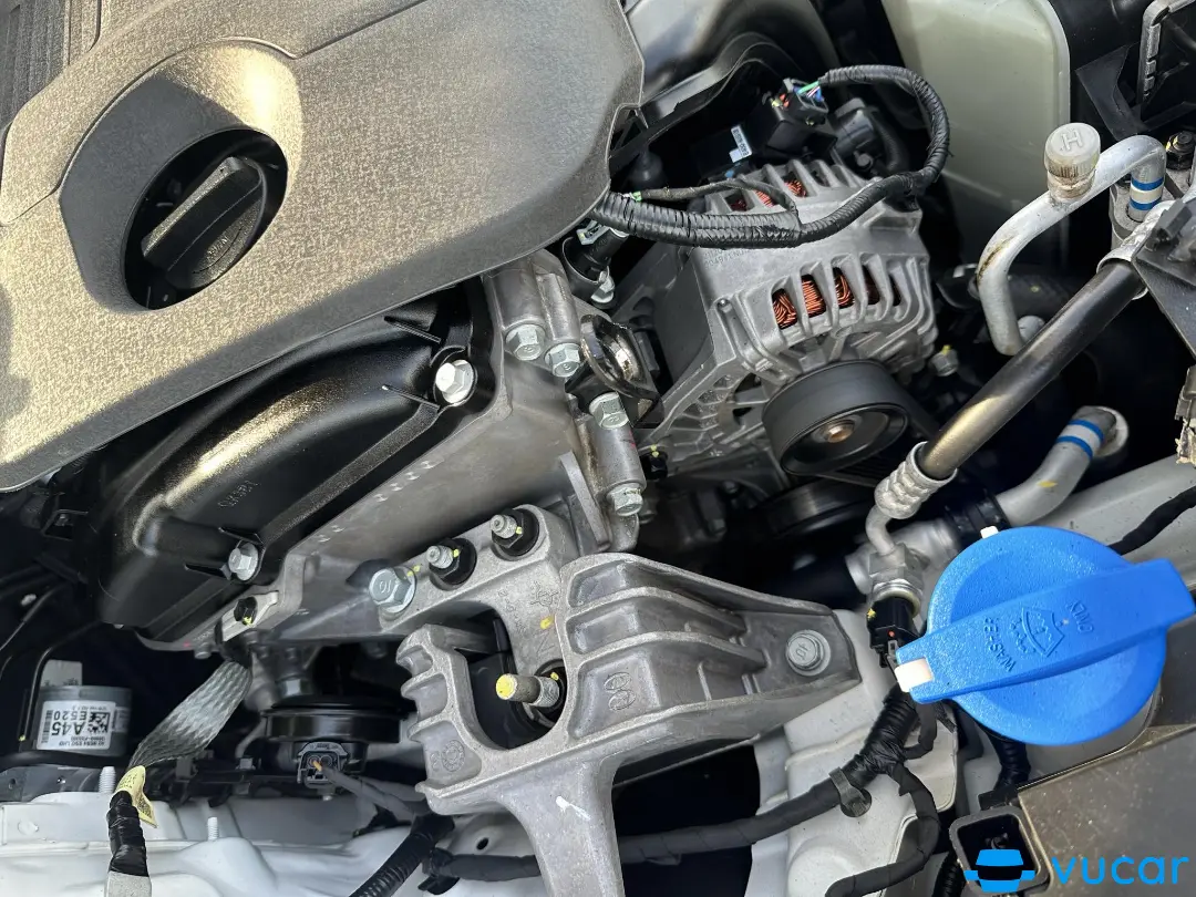 Elantra form 2021 sản xuất 2022 màu trắng - Khoang động cơ 2
