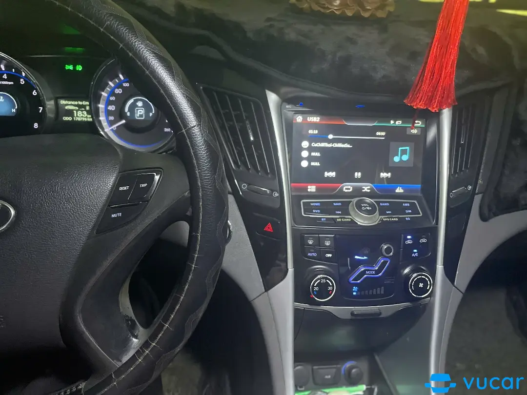 Hyundai Sonata 2.0 AT 2010 - Nội thất 3