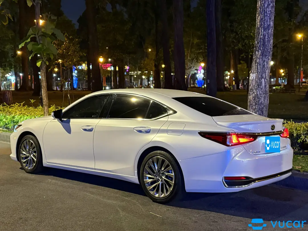 Lexus ES 300h 2023 - Ngoại thất 6