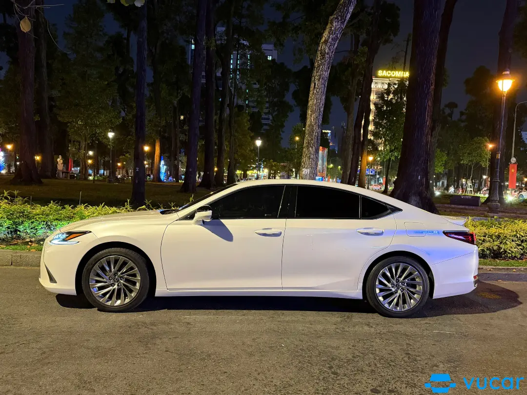 Lexus ES 300h 2023 - Ngoại thất 11