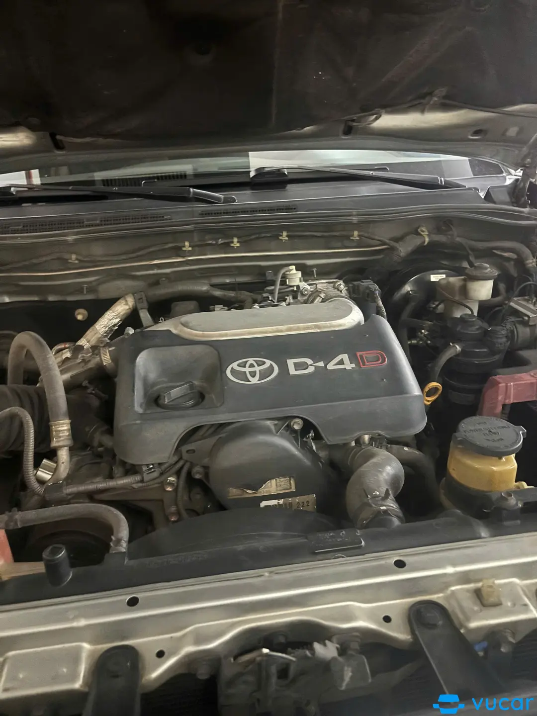 Toyota Fortuner 2.5G 2010 - Khoang động cơ 1
