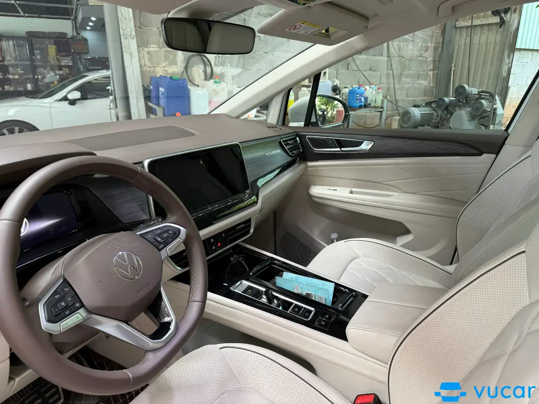 Volkswagen Viloran Luxury 2024 - Nội thất 4