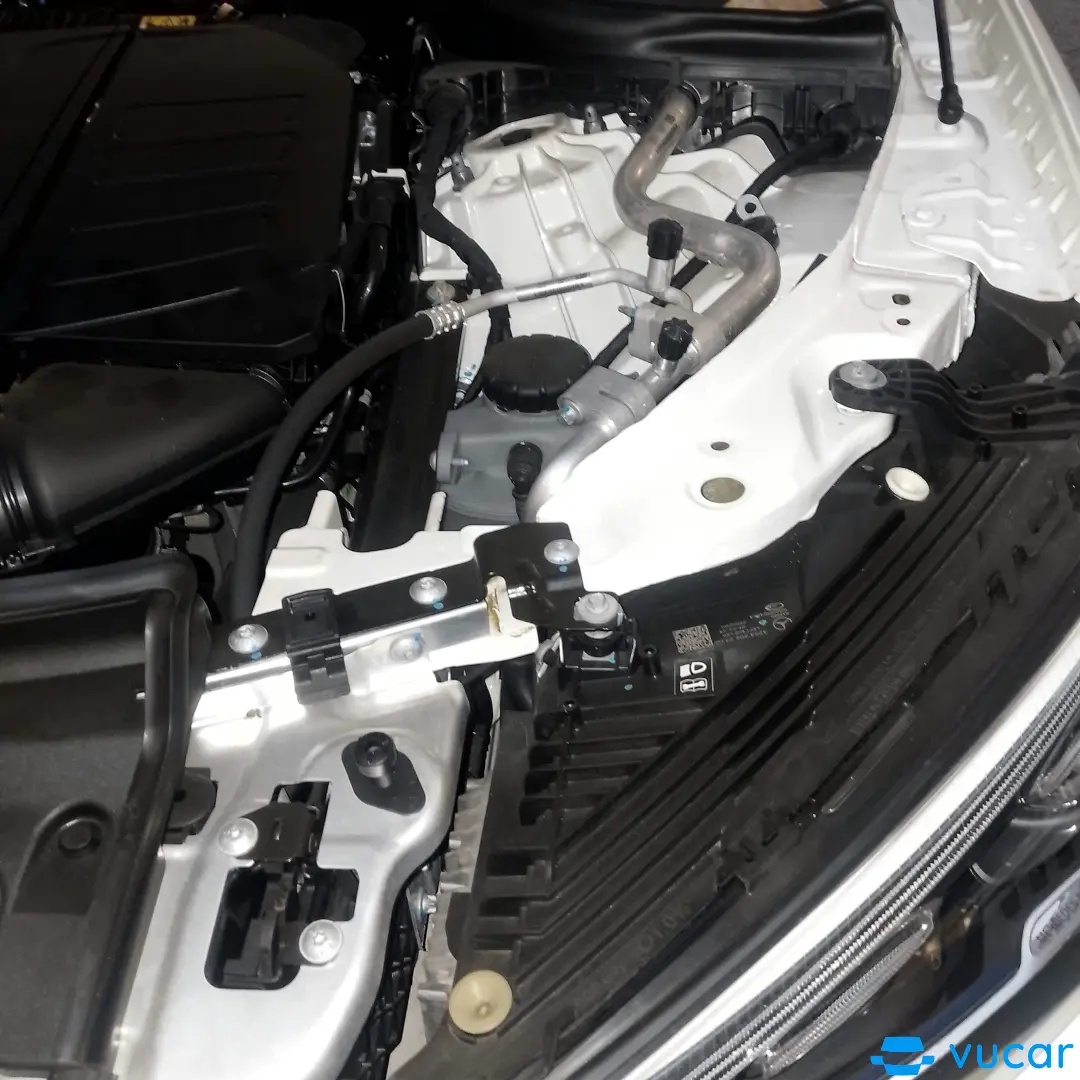 Mercedes Glc 300 4Matic 2023 - Khoang động cơ 1