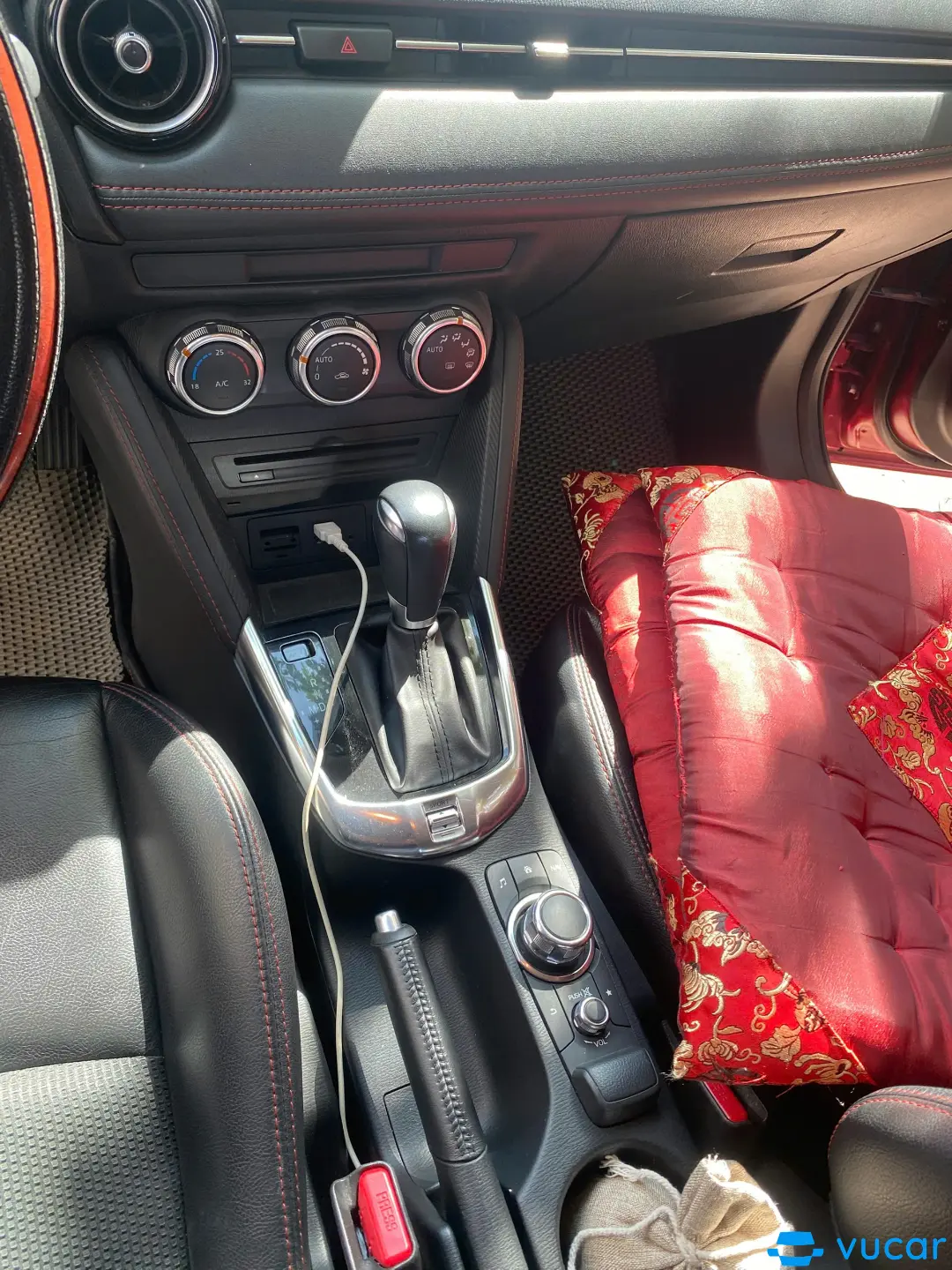 Mazda 2 1.5 AT 2015 - Nội thất 15