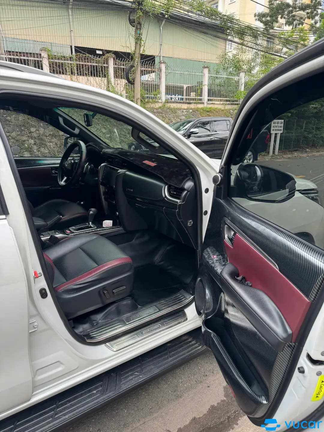 Toyota Fortuner Legender 2.4L 4x2 AT 2022 - Nội thất 8
