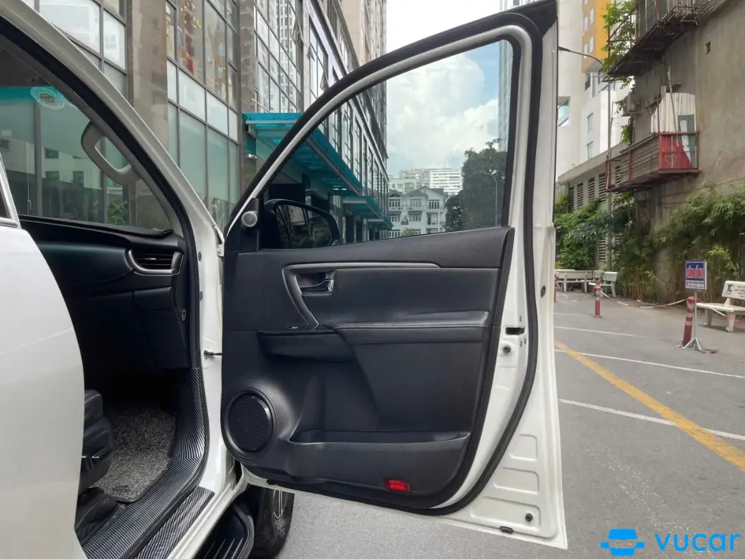 Toyota Fortuner 2.4L 4x2 AT 2022 - Nội thất 2