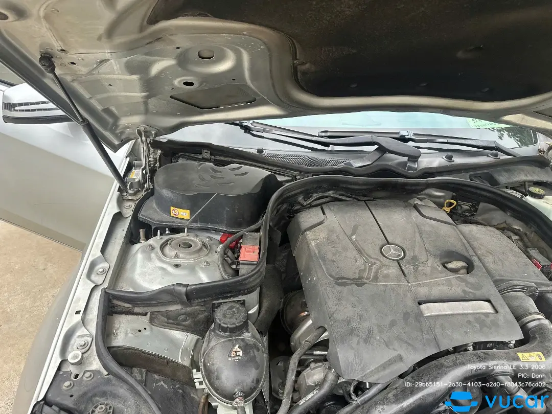 Toyota Sienna LE 3.3 2006 - Khoang động cơ 4