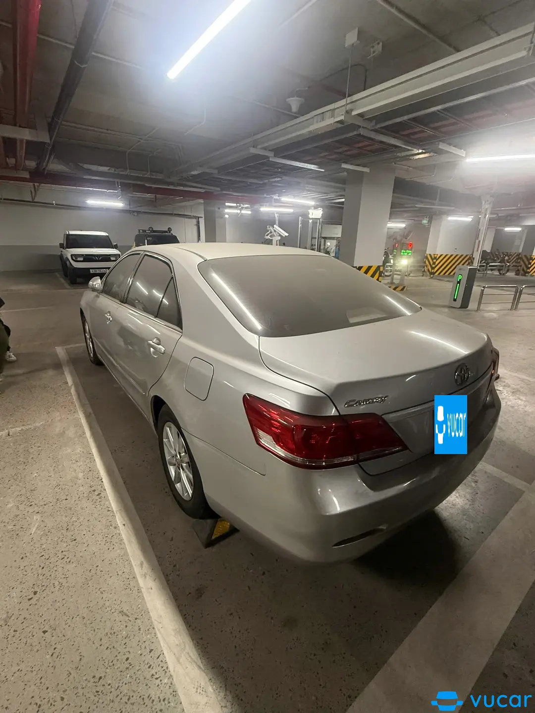 Toyota Camry 2.0E 2010 - Nội thất 5