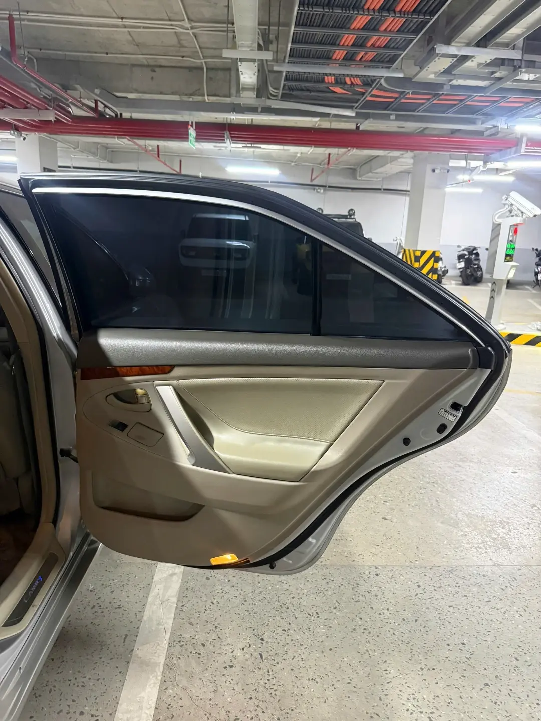 Toyota Camry 2.0E 2010 - Nội thất 2