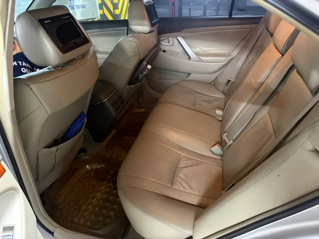 Toyota Camry 2.0E 2010 - Nội thất 3