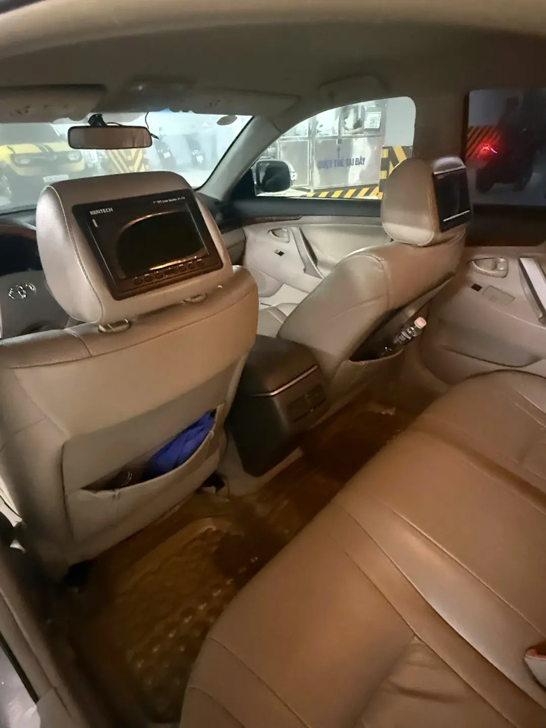 Toyota Camry 2.0E 2010 - Nội thất 10