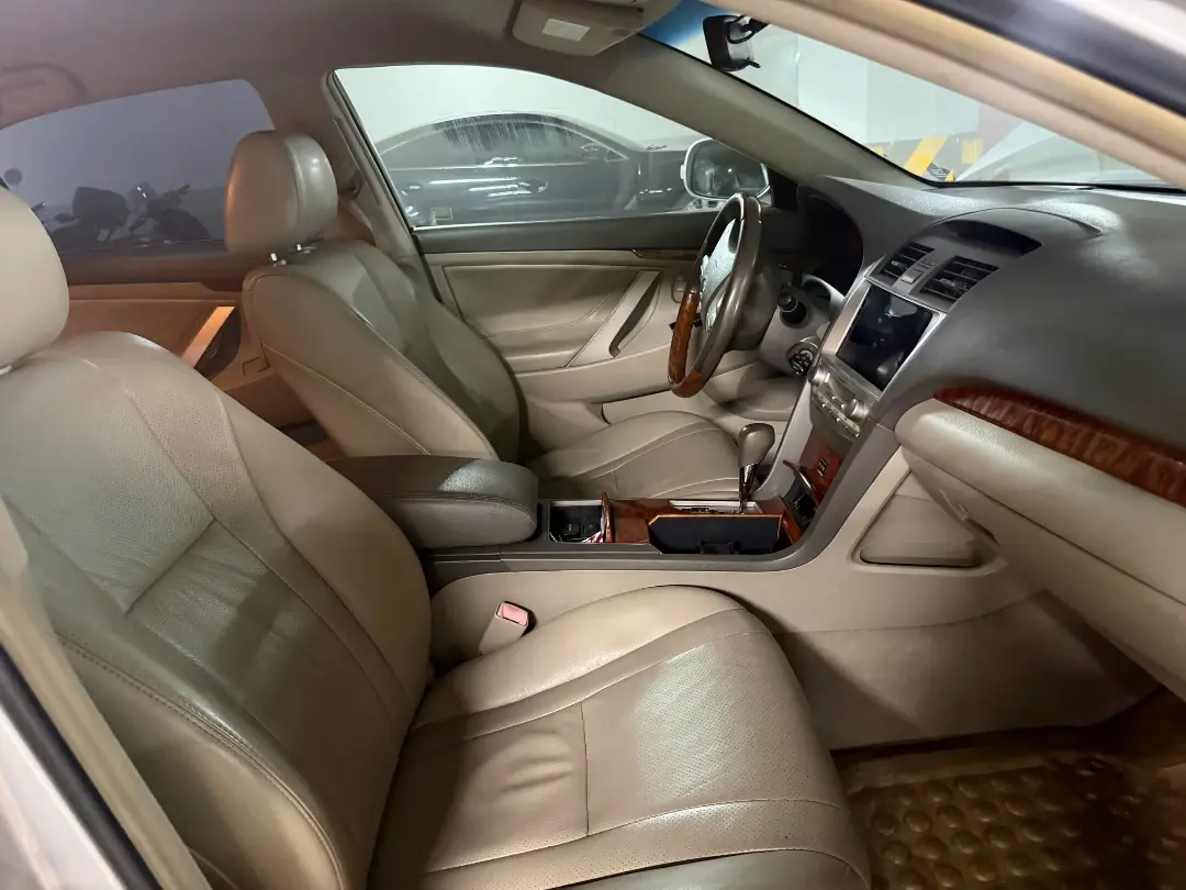 Toyota Camry 2.0E 2010 - Nội thất 7
