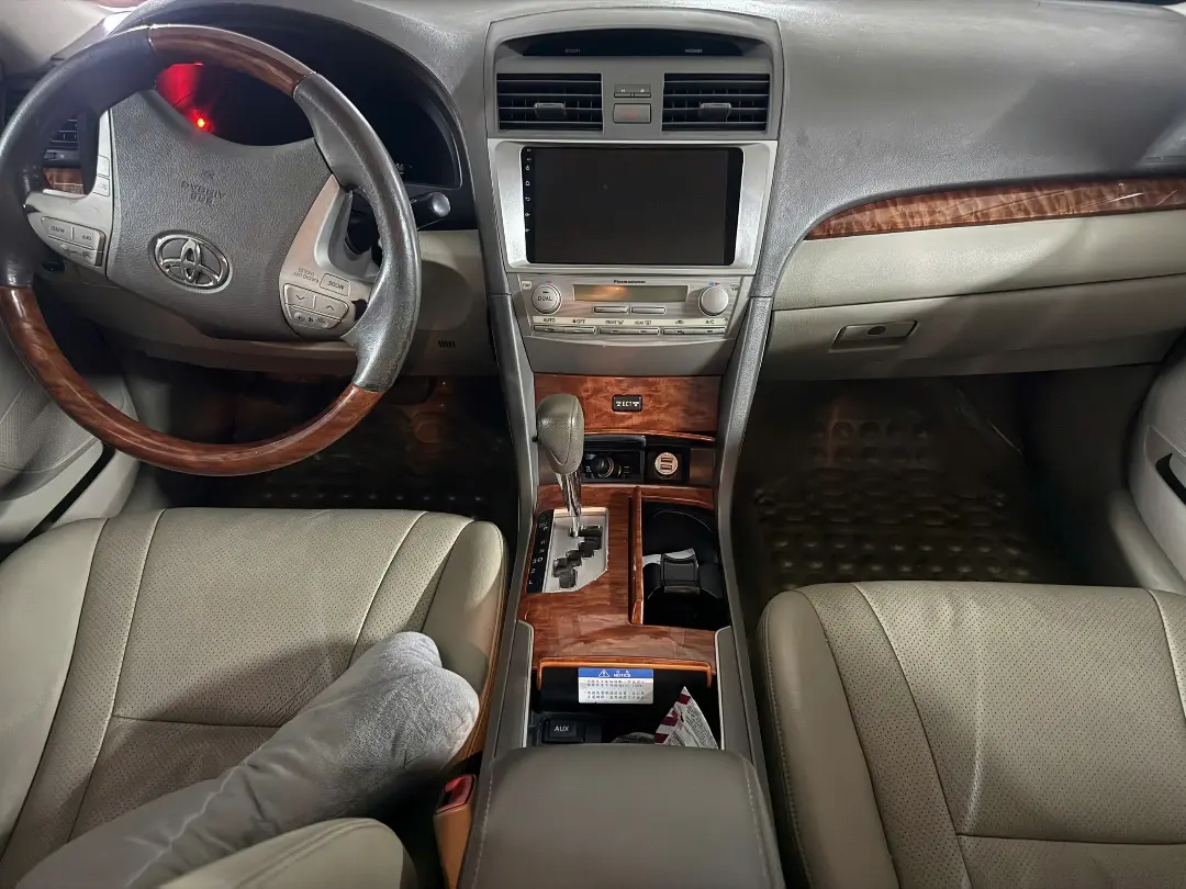 Toyota Camry 2.0E 2010 - Nội thất 9