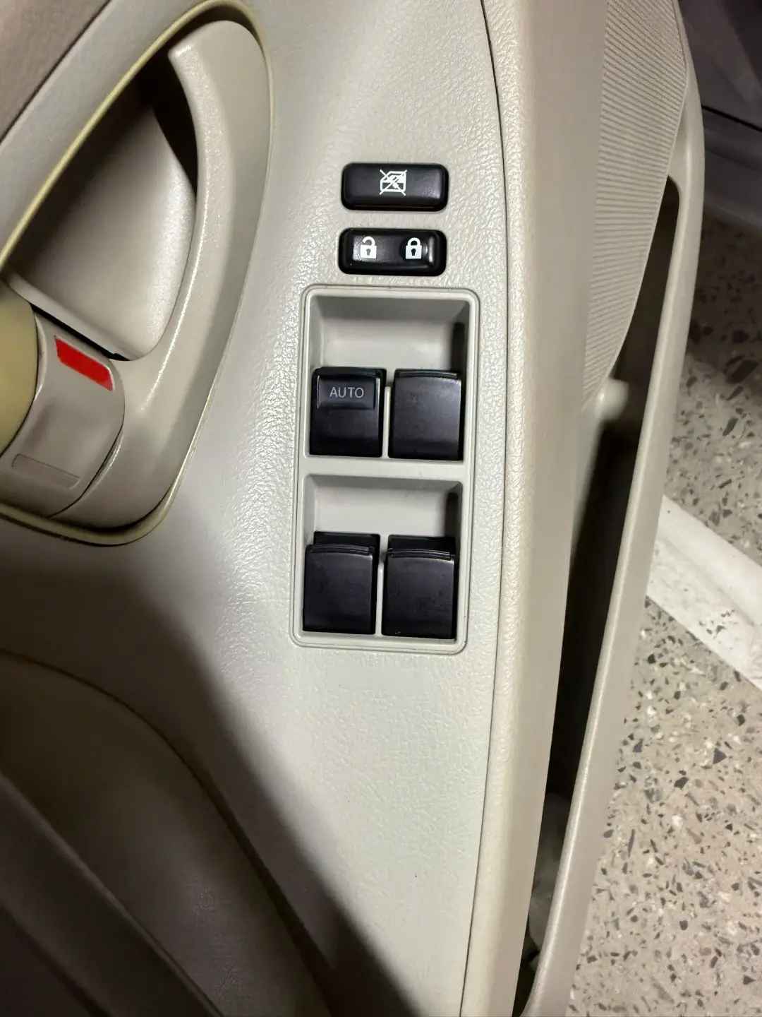 Toyota Camry 2.0E 2010 - Nội thất 12