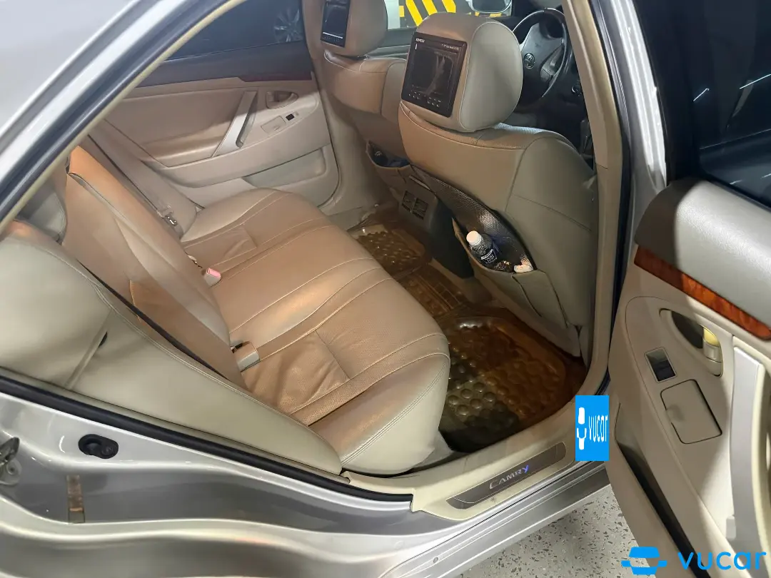 Toyota Camry 2.0E 2010 - Nội thất 14