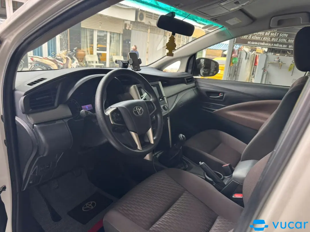 Toyota Innova E 2.0 MT 2022 - Nội thất 1