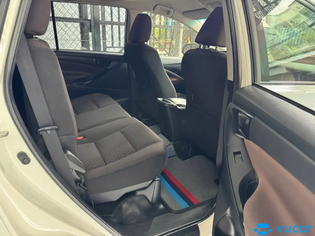 Toyota Innova E 2.0 MT 2022 - Nội thất 2