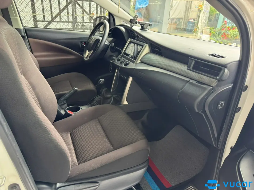 Toyota Innova E 2.0 MT 2022 - Nội thất 5