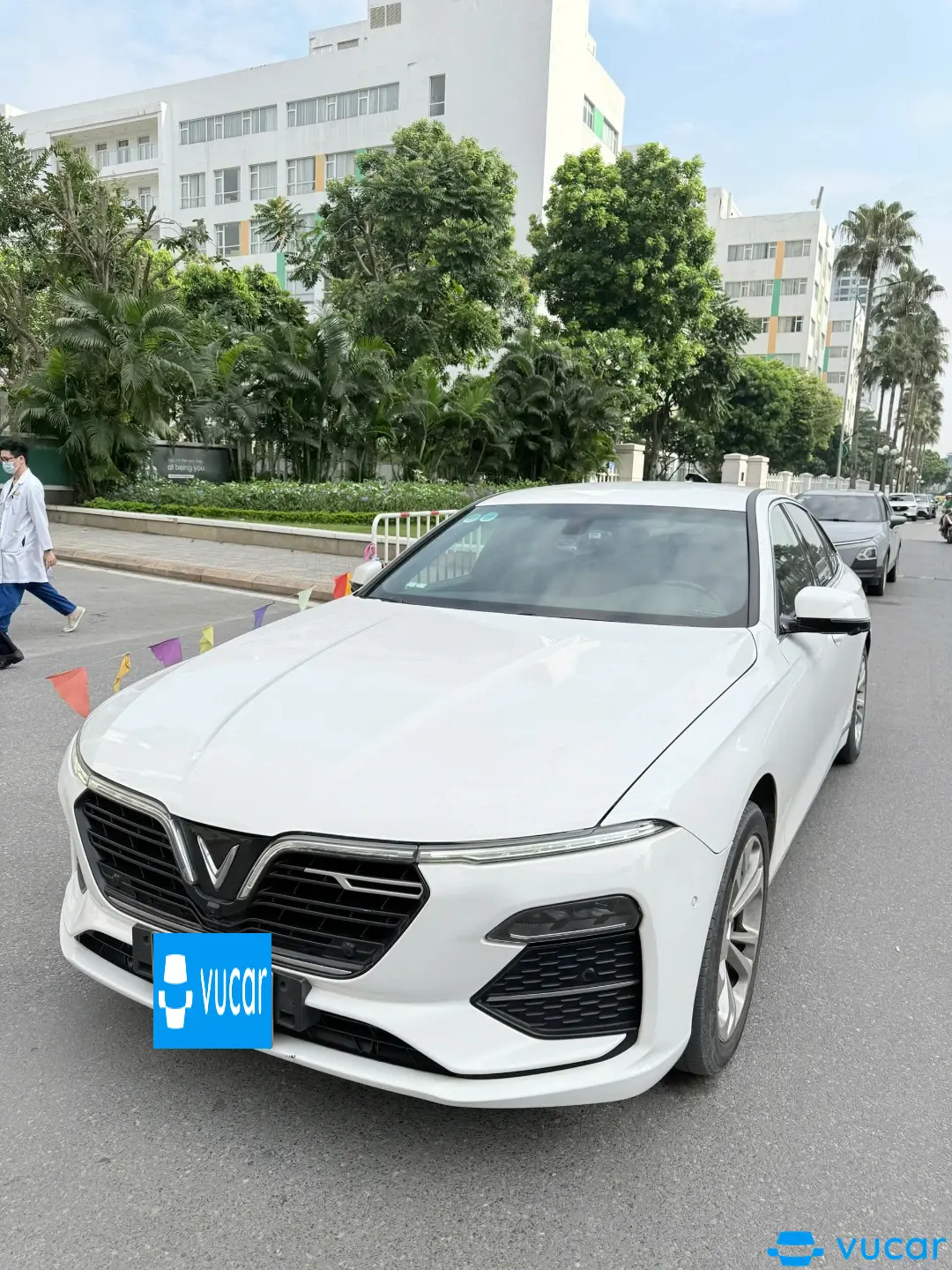 Vinfast Lux A 2.0 màu trắng bản Plus 2022 - Ngoại thất 9