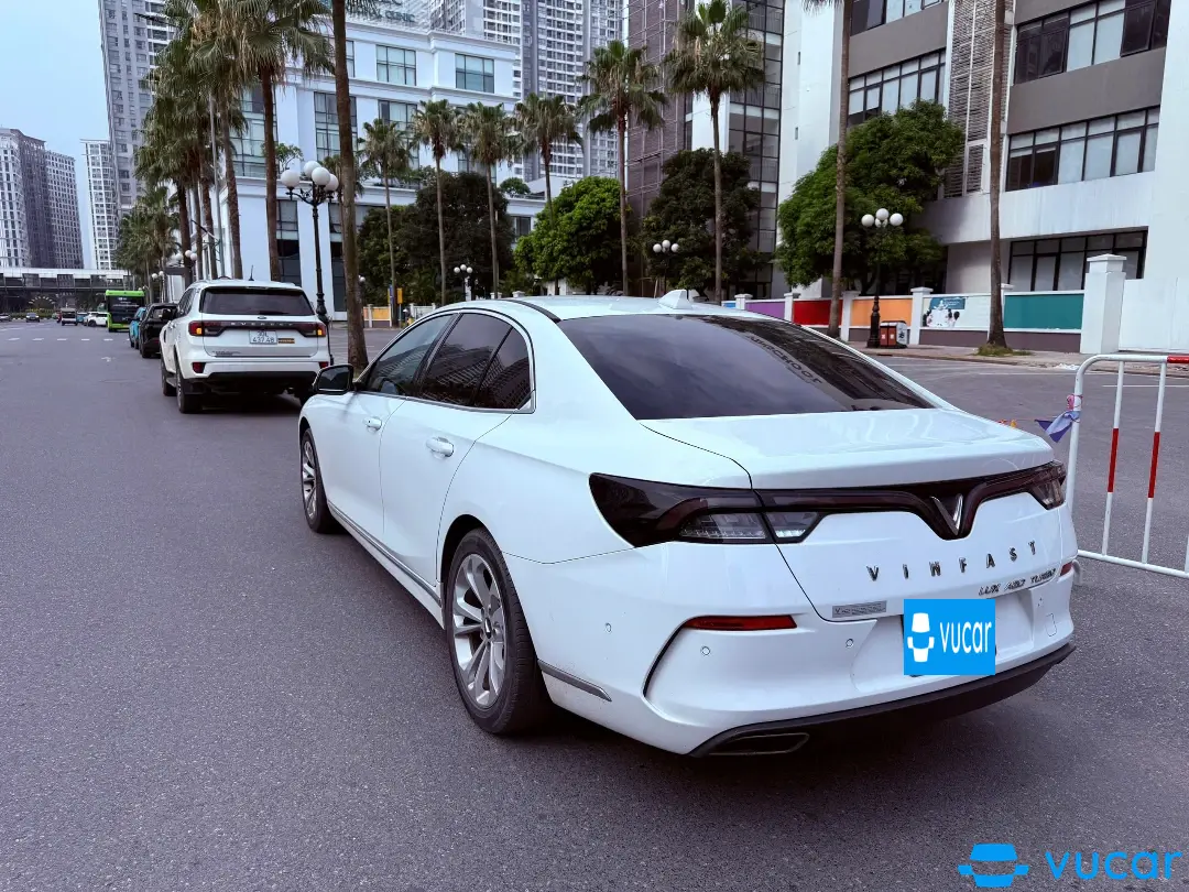 Vinfast Lux A 2.0 màu trắng bản Plus 2022 - Ngoại thất 7