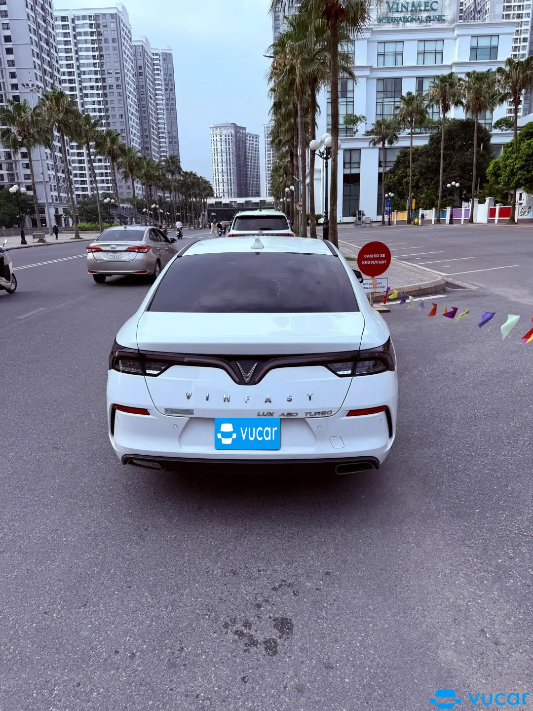 Vinfast Lux A 2.0 màu trắng bản Plus 2022 - Ngoại thất 4