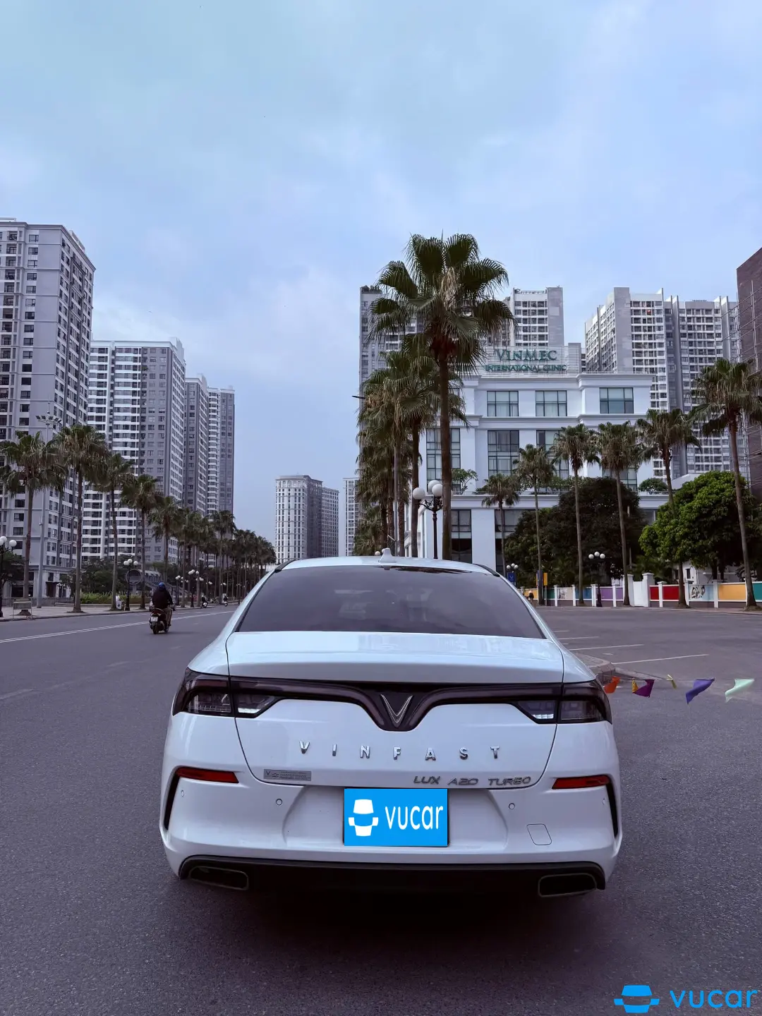 Vinfast Lux A 2.0 màu trắng bản Plus 2022 - Ngoại thất 2