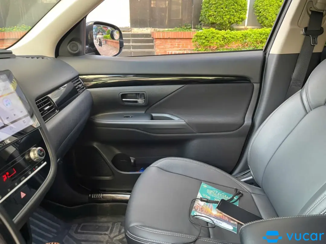 Mitsubishi Outlander 2.0 CVT 2020 - Nội thất 3