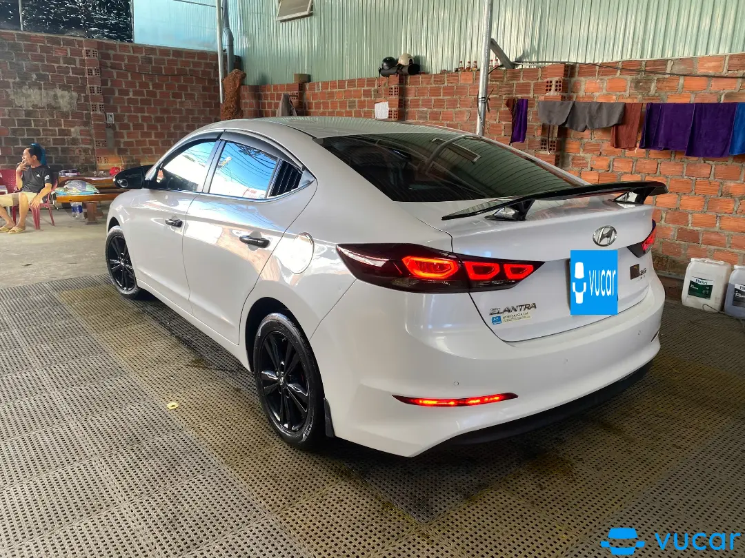Huyndai Elantra 1.6 At 2016 - Ngoại thất 3