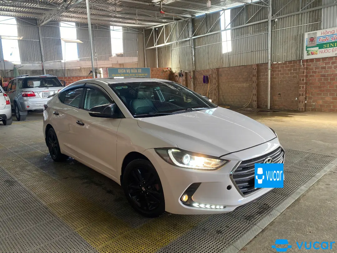 Huyndai Elantra 1.6 At 2016 - Ngoại thất 2