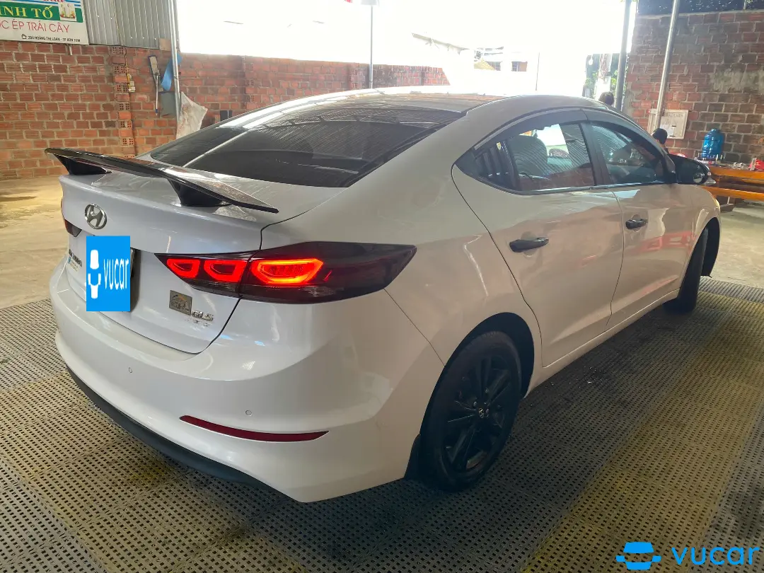 Huyndai Elantra 1.6 At 2016 - Ngoại thất 1
