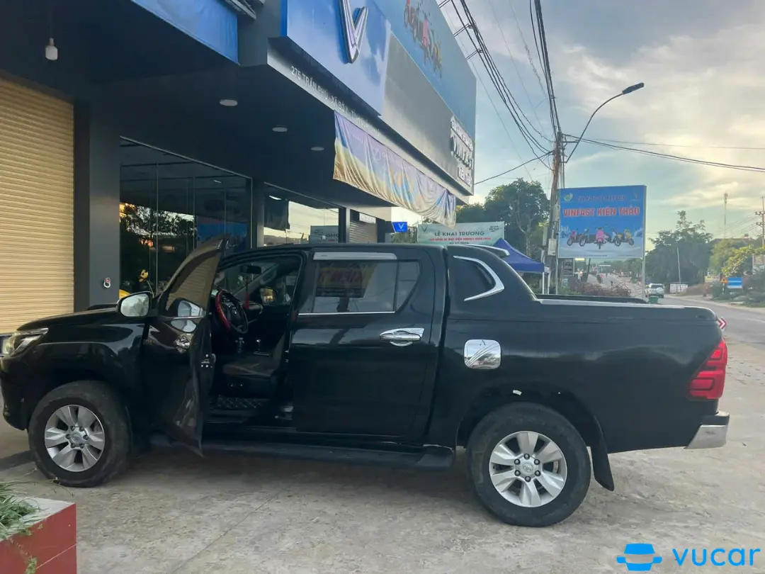 Toyota Hilux 3.0G 4x4 AT 2015 - Ngoại thất 3