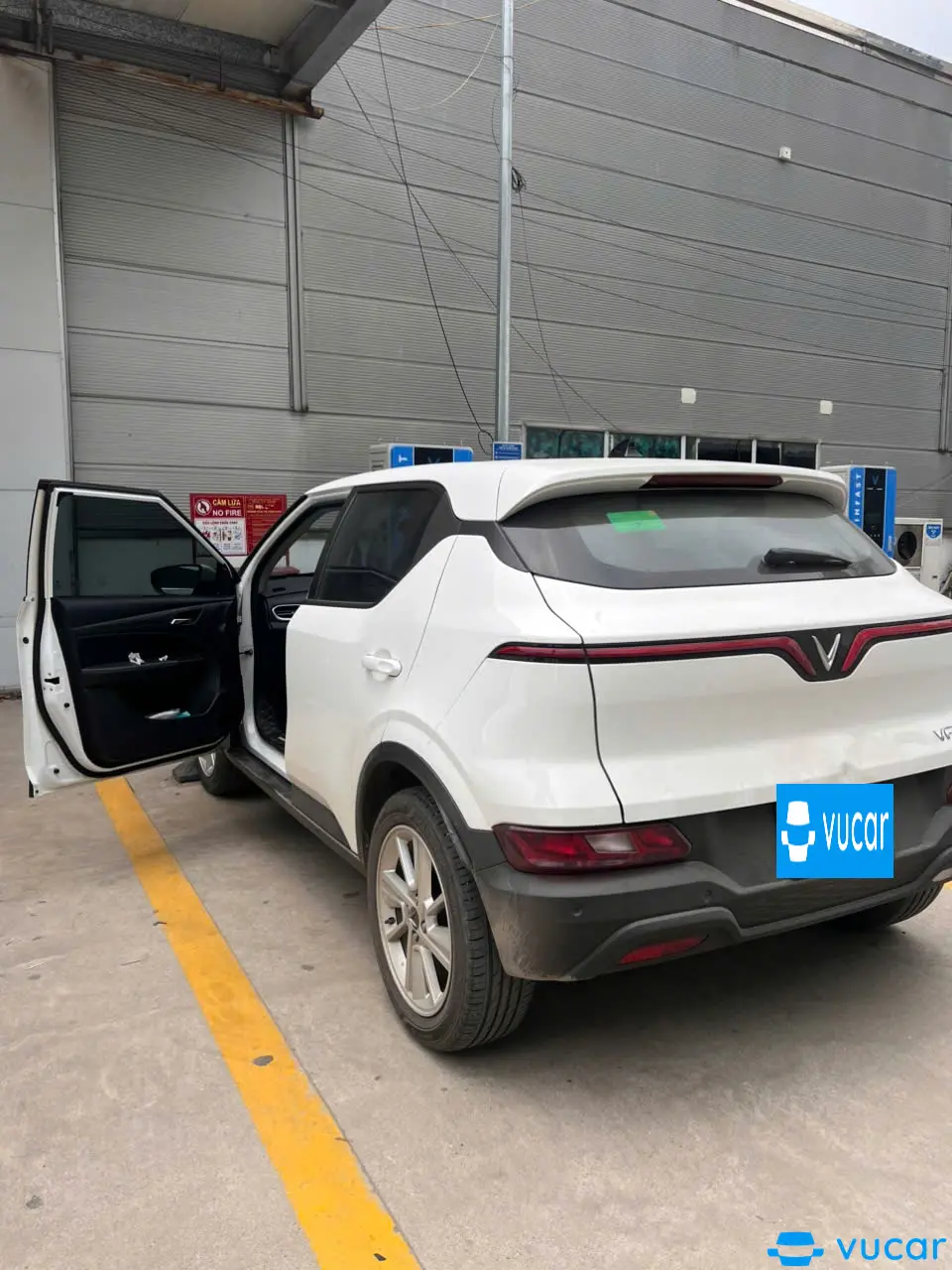 Ảnh xe Vf5 Xs mua đứt pin, biển trắng 2024