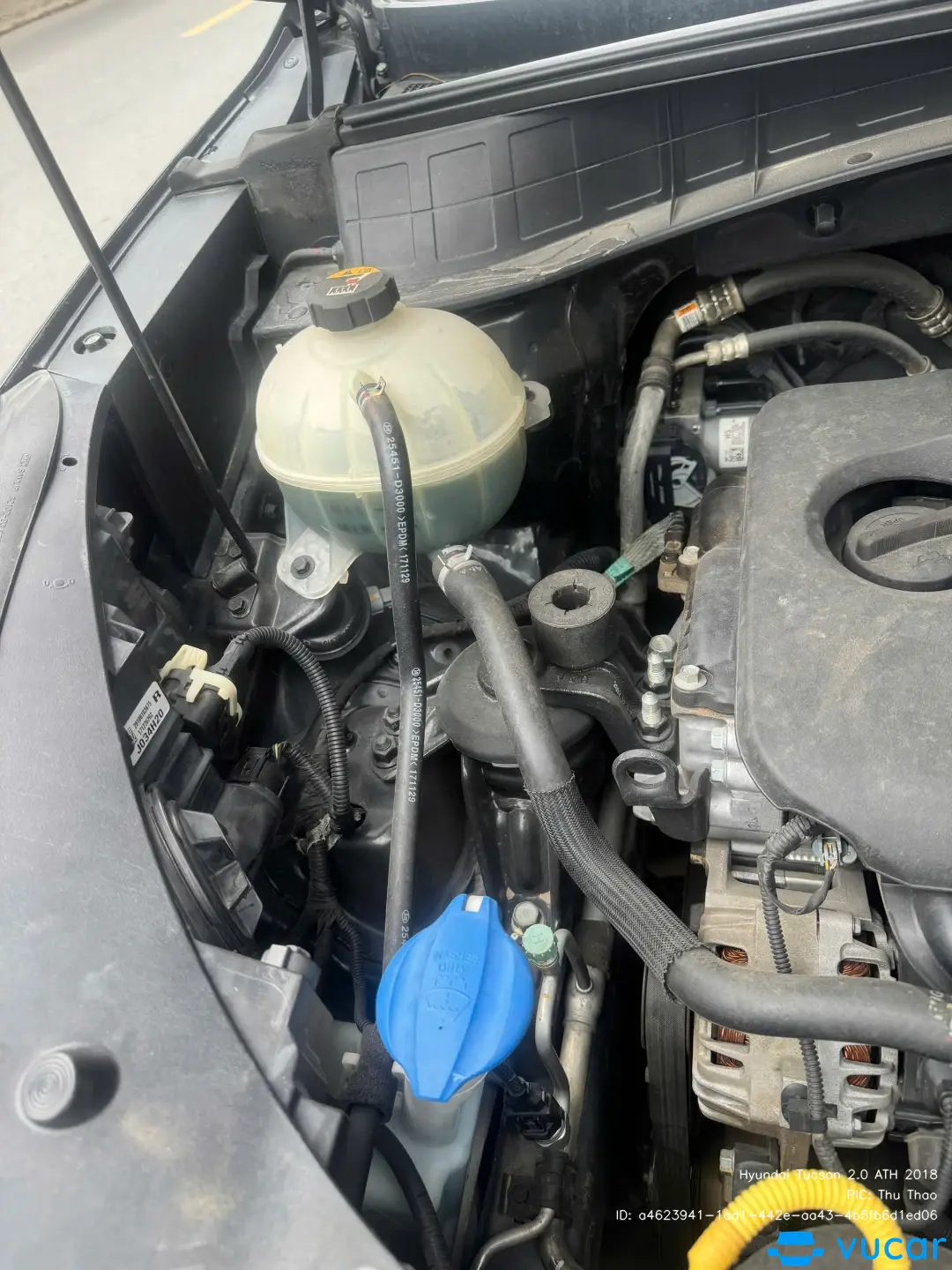 Hyundai Tucson 2.0 ATH 2018 - Khoang động cơ 1
