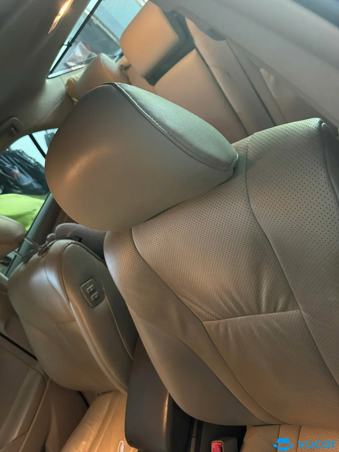 Toyota Camry 2.4 G 2010  - Nội thất 4