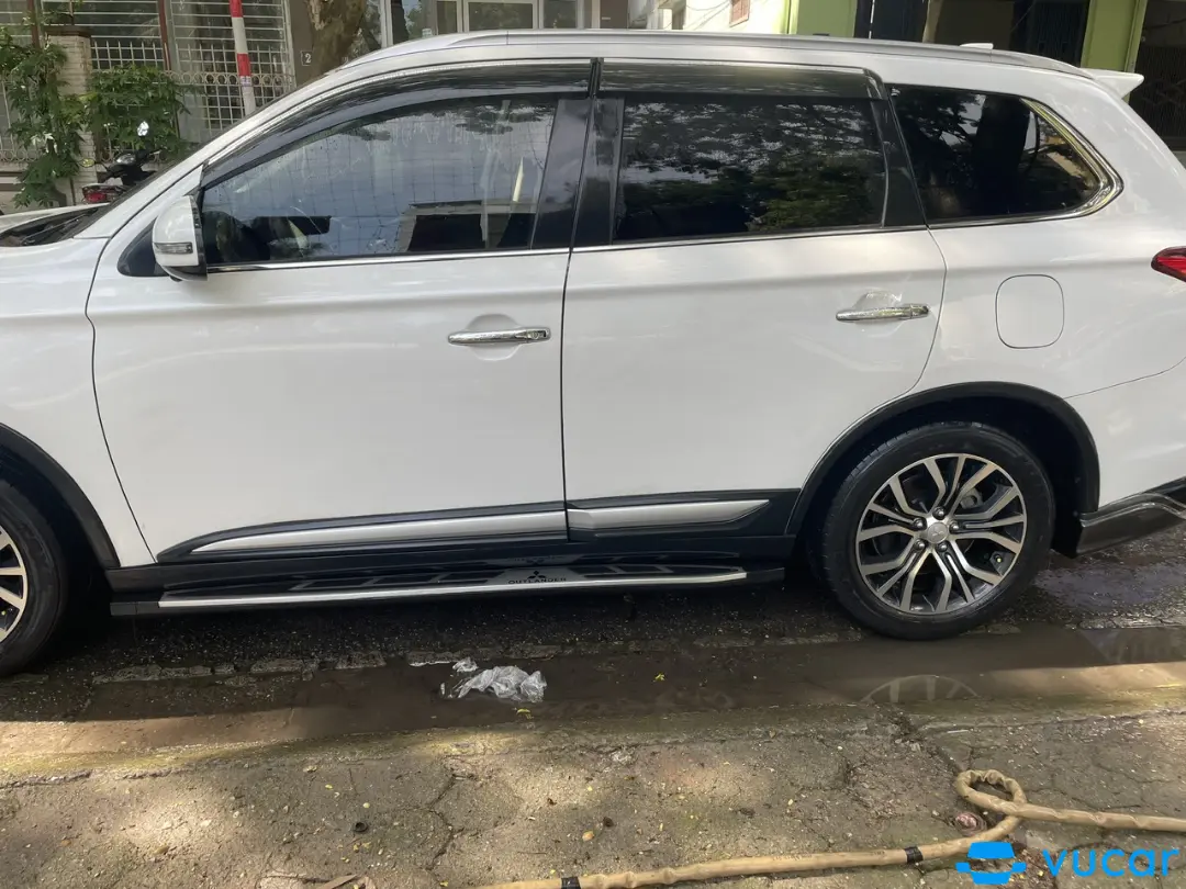 Mitsubishi Outlander premium 2.0; 2019 - Ngoại thất 4