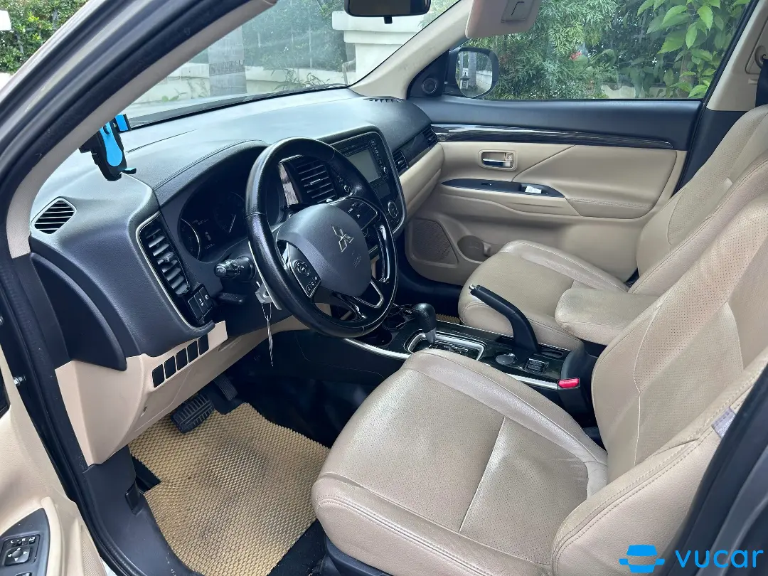Mitsubishi Outlander 2.0 CVT 2016 - Nội thất 2