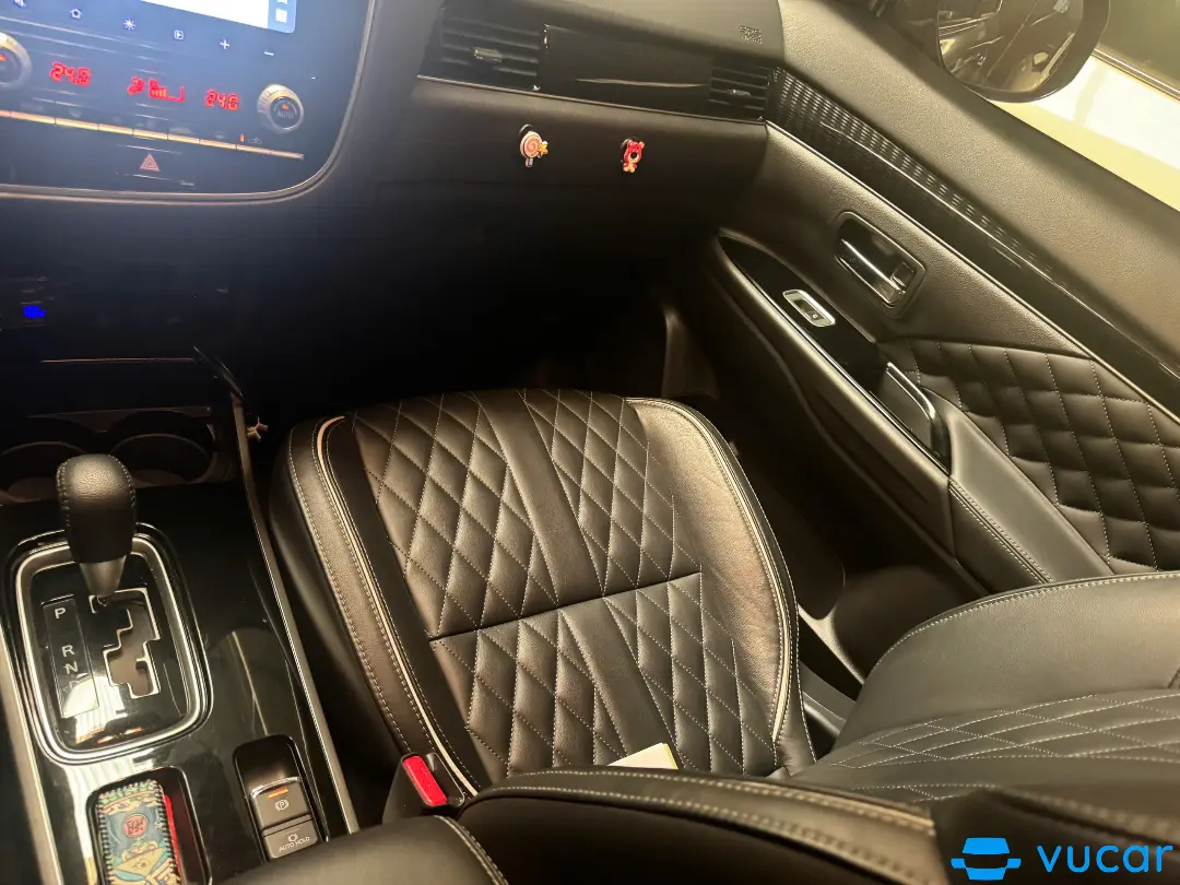 Mitsubishi Outlander Premium 2.0 CVT 2021 - Nội thất 9