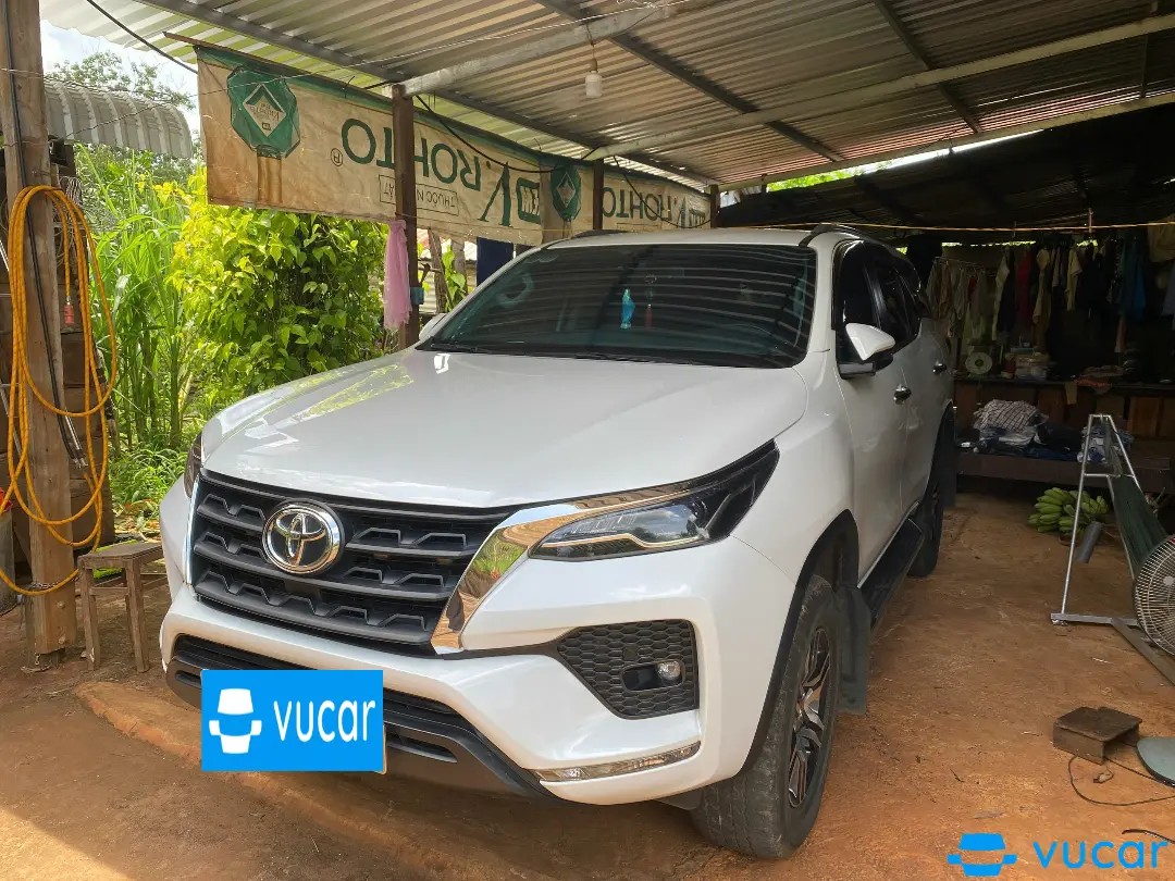 Ảnh xe Toyota Fortuner 2.4L 4x2 AT 2022