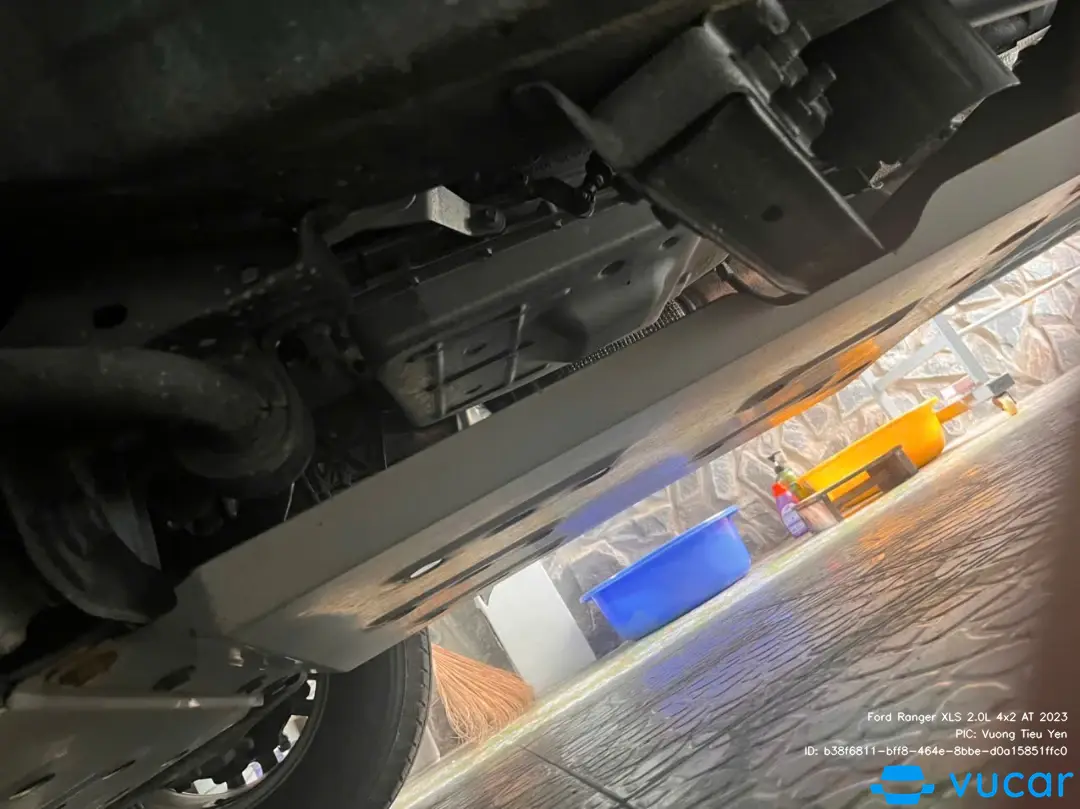 Ford Ranger XLS 2.0L 4x2 AT 2023 - Khoang động cơ 1
