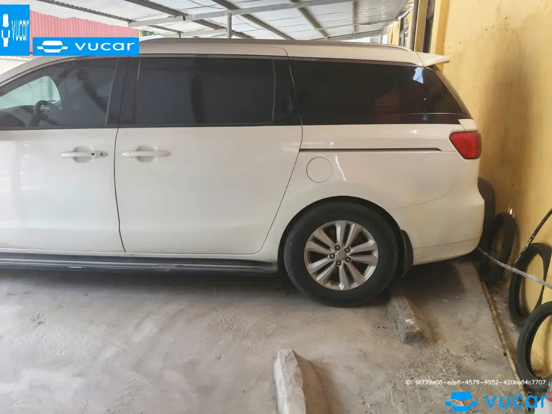 Kia Sedona Cao cấp, máy dầu 2016 - Ngoại thất 2